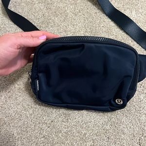 Lululemon Everywhere Belt Bag Large 2L Navy